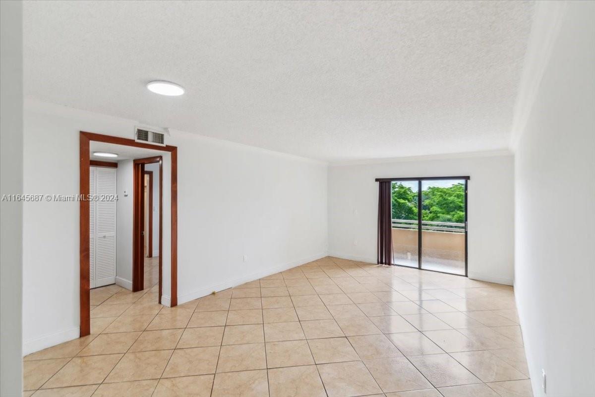 CELEBRITY POINT CONDO - Residential