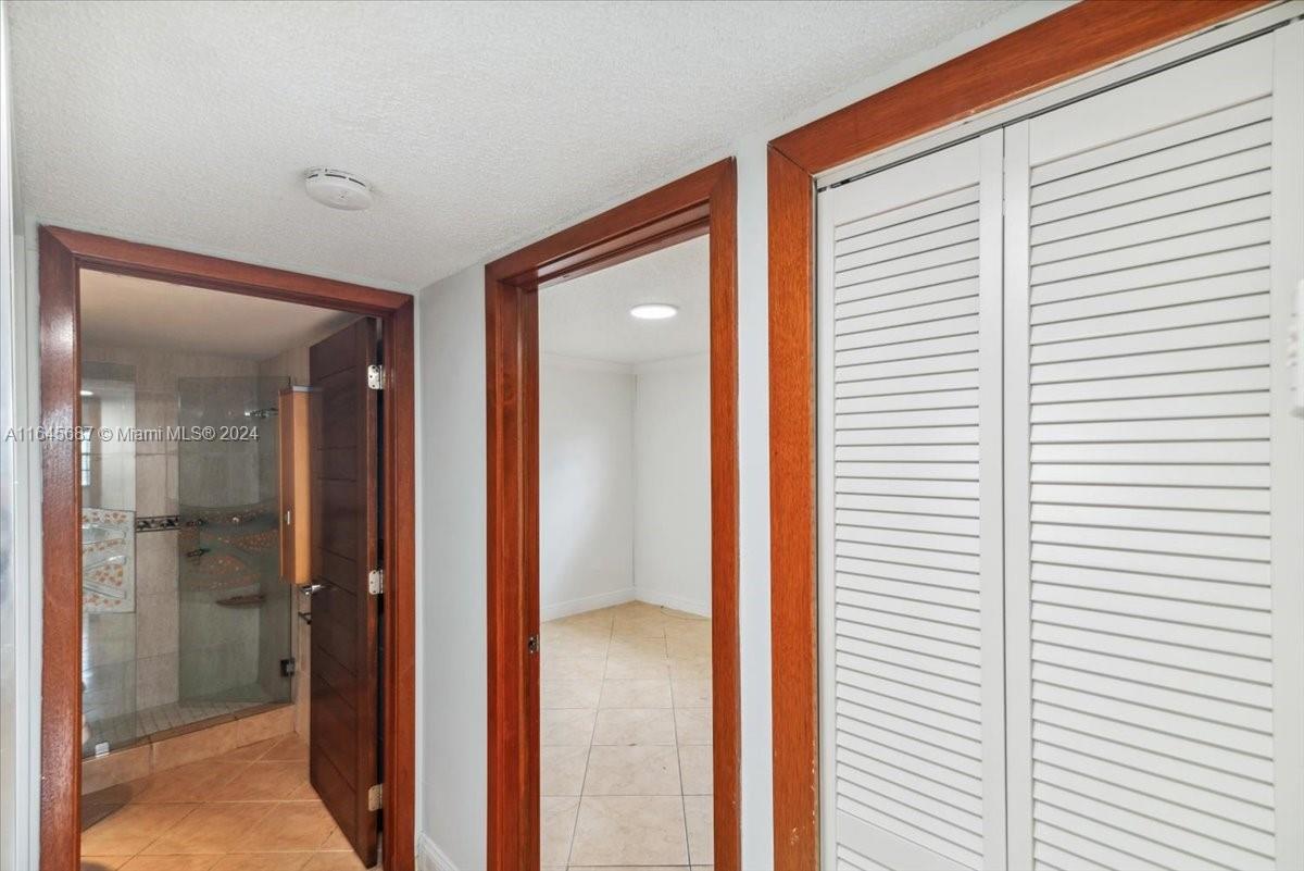 CELEBRITY POINT CONDO - Residential