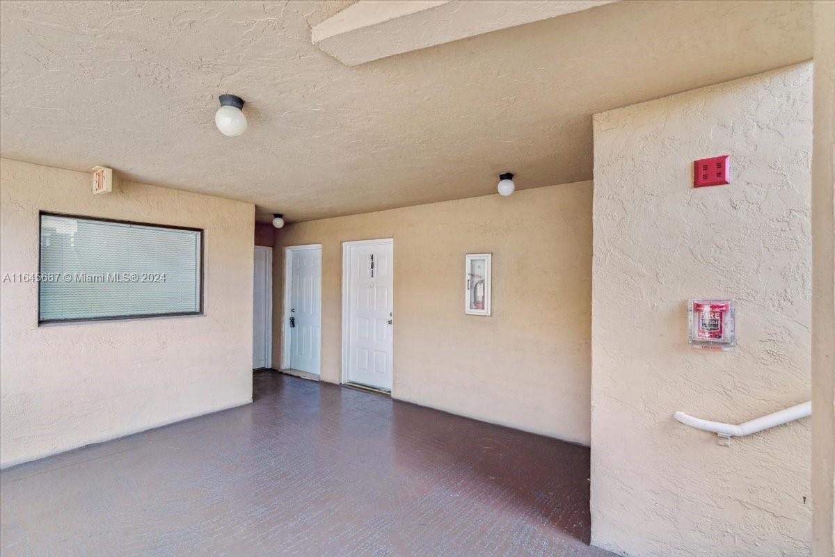 CELEBRITY POINT CONDO - Residential
