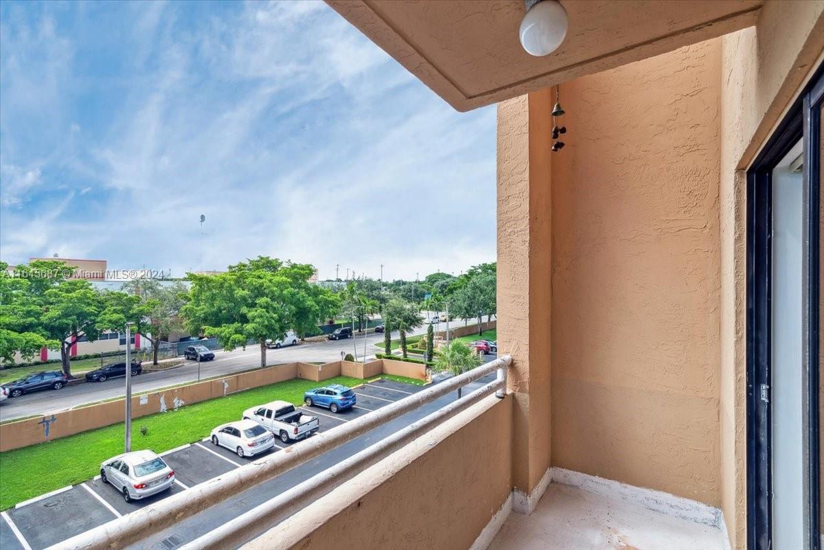 CELEBRITY POINT CONDO - Residential