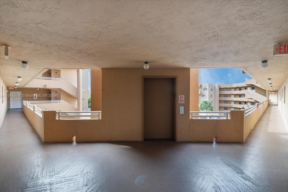 CELEBRITY POINT CONDO - Residential