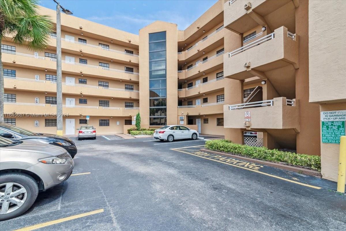 CELEBRITY POINT CONDO - Residential