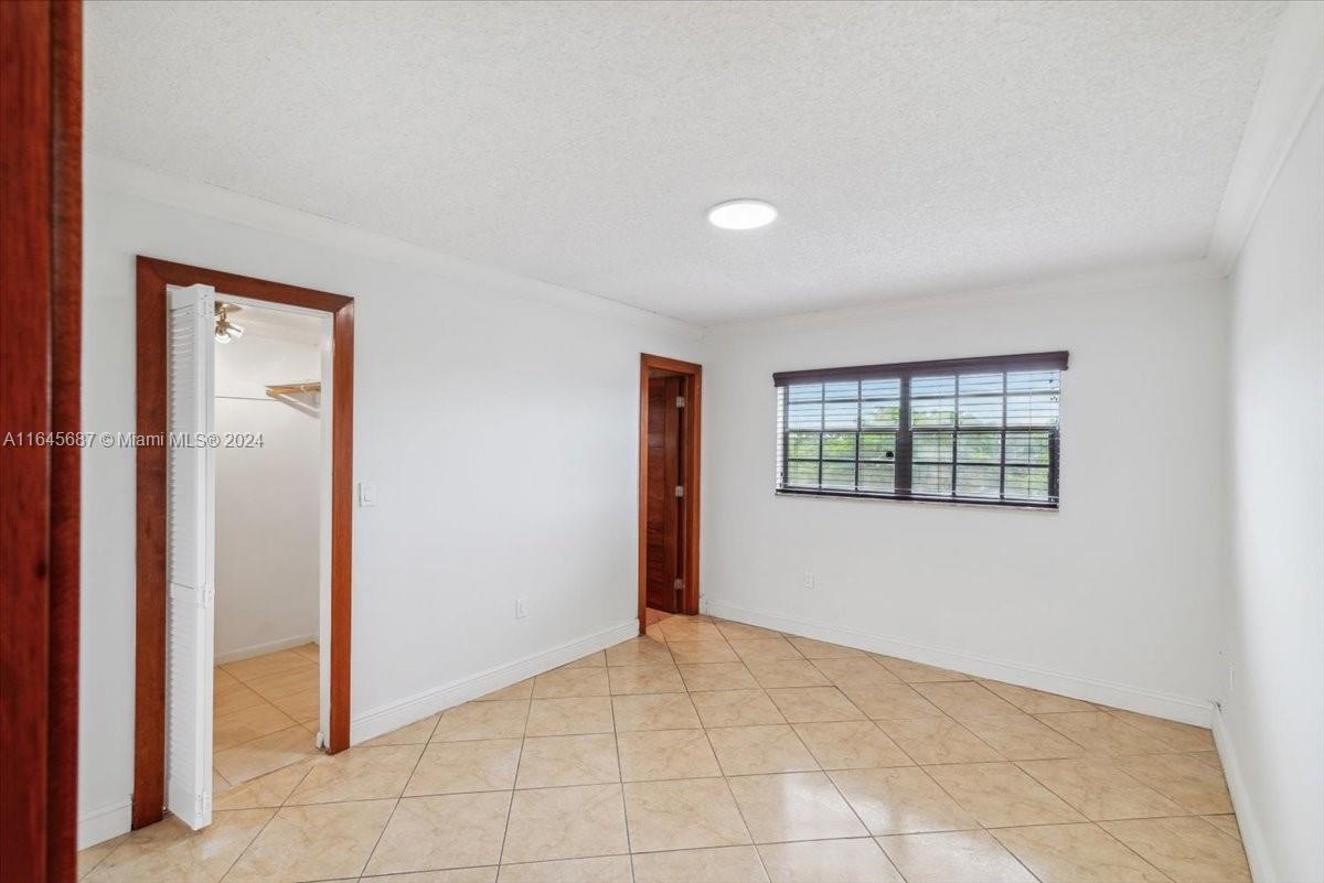 CELEBRITY POINT CONDO - Residential