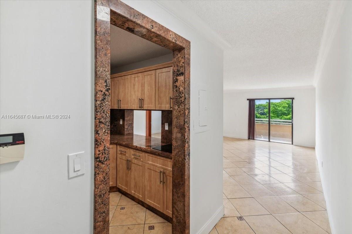 CELEBRITY POINT CONDO - Residential
