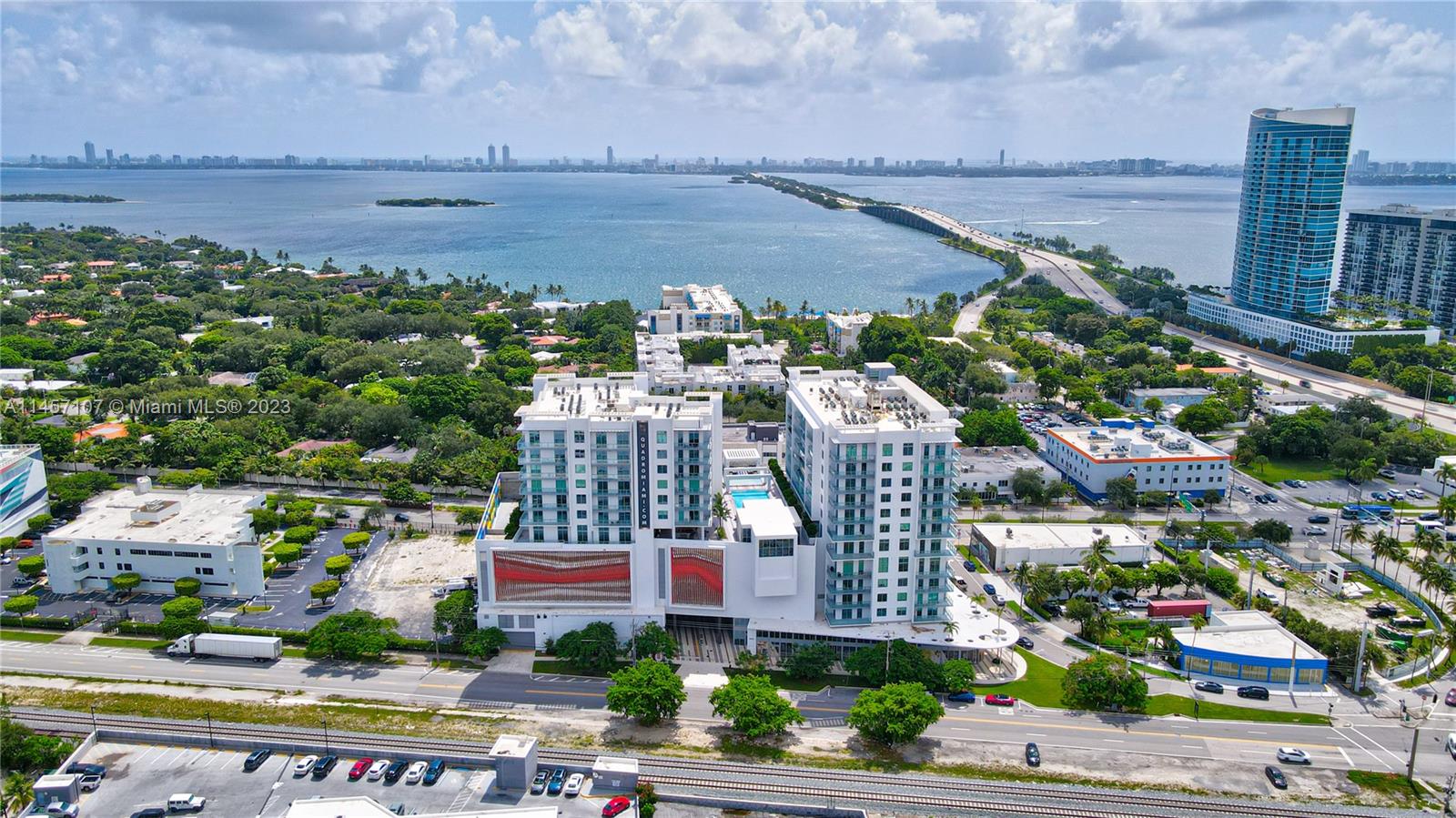 QUADRO CONDO - Residential