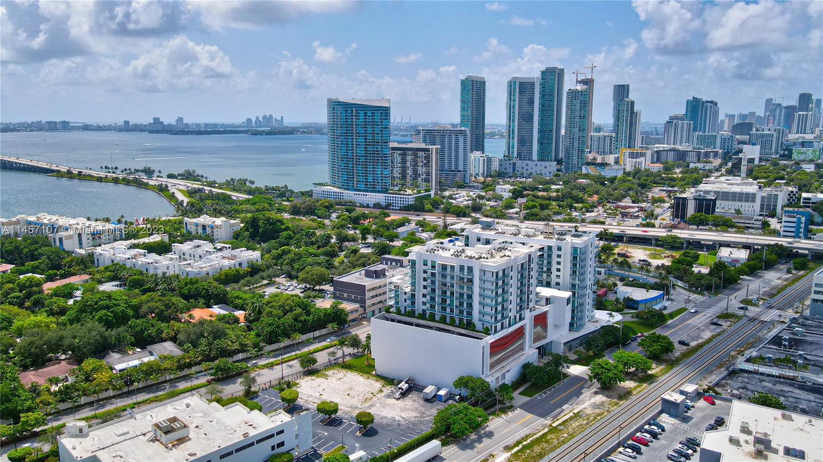 QUADRO CONDO - Residential