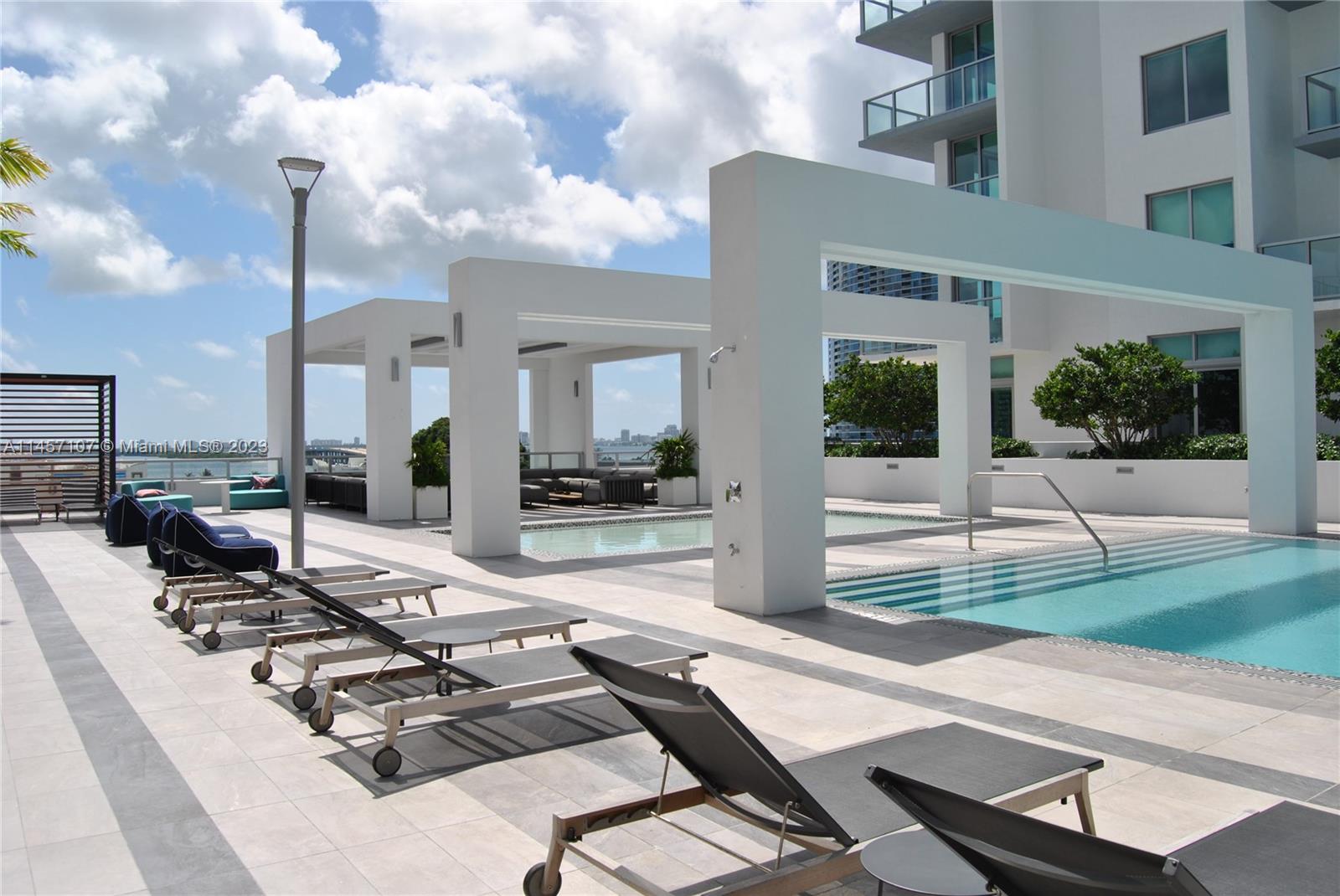 QUADRO CONDO - Residential