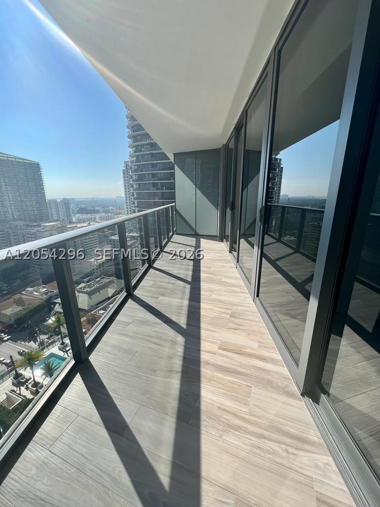 SLS LUX RESIDENCES - Residential Lease
