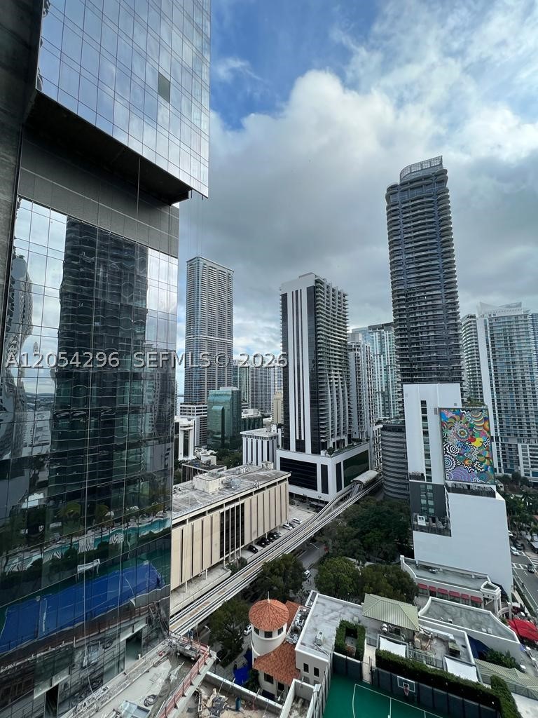 SLS LUX RESIDENCES - Residential Lease