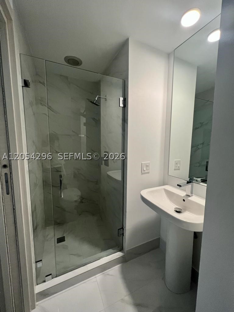 SLS LUX RESIDENCES - Residential Lease