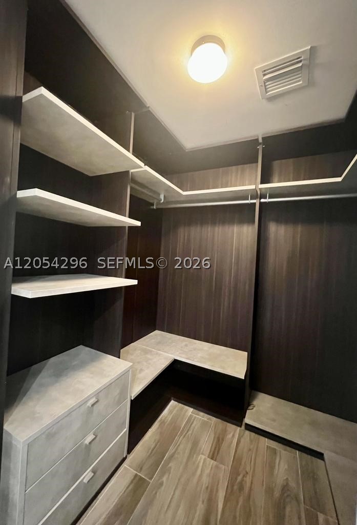 SLS LUX RESIDENCES - Residential Lease