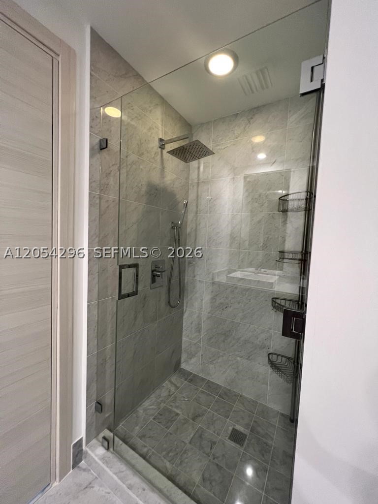 SLS LUX RESIDENCES - Residential Lease