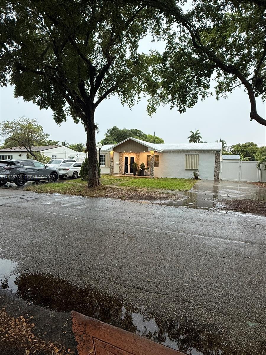 BISCAYNE HIGHLANDS - Residential