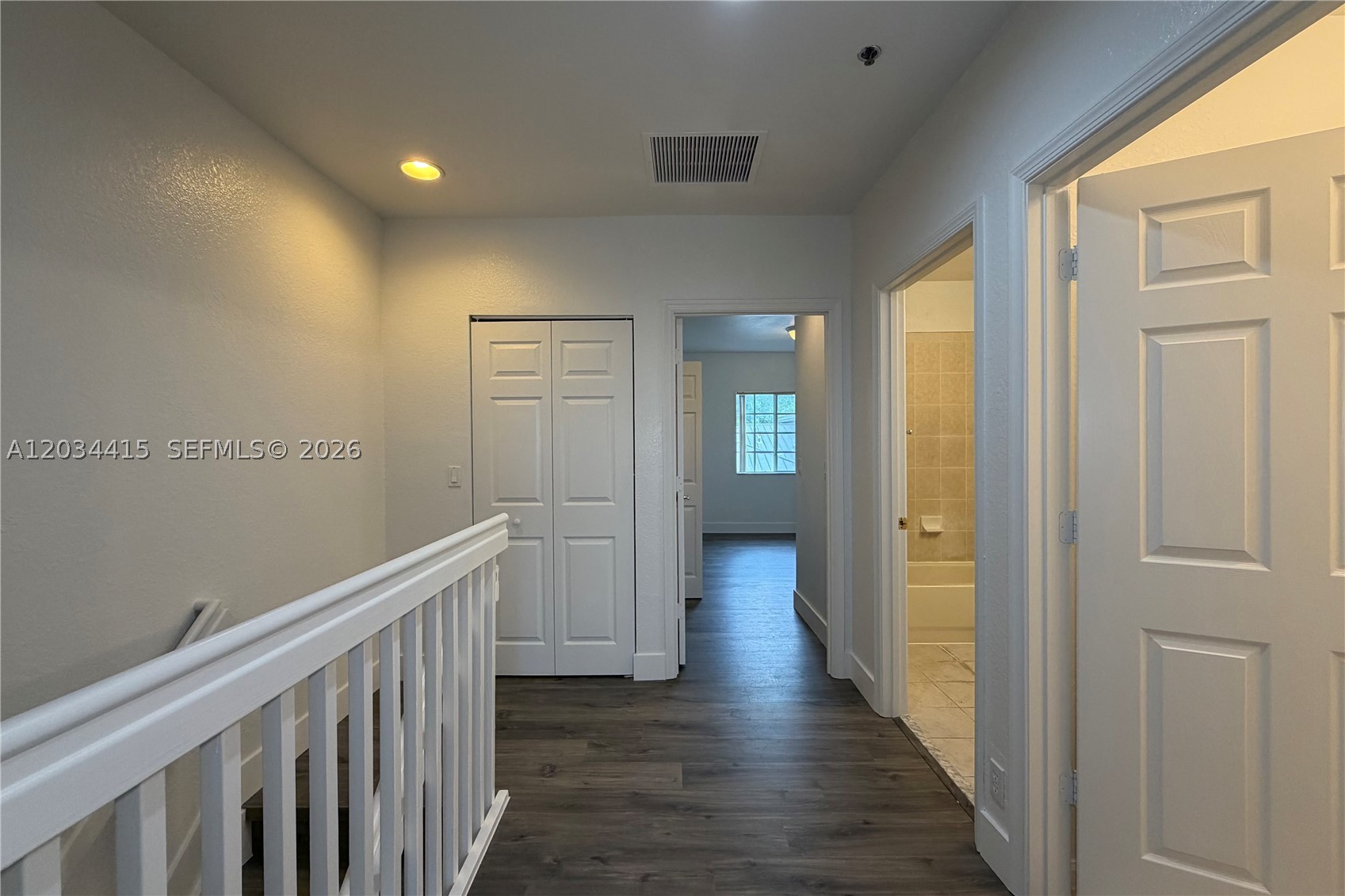 COUNTRY WESTERN STORE - Residential
