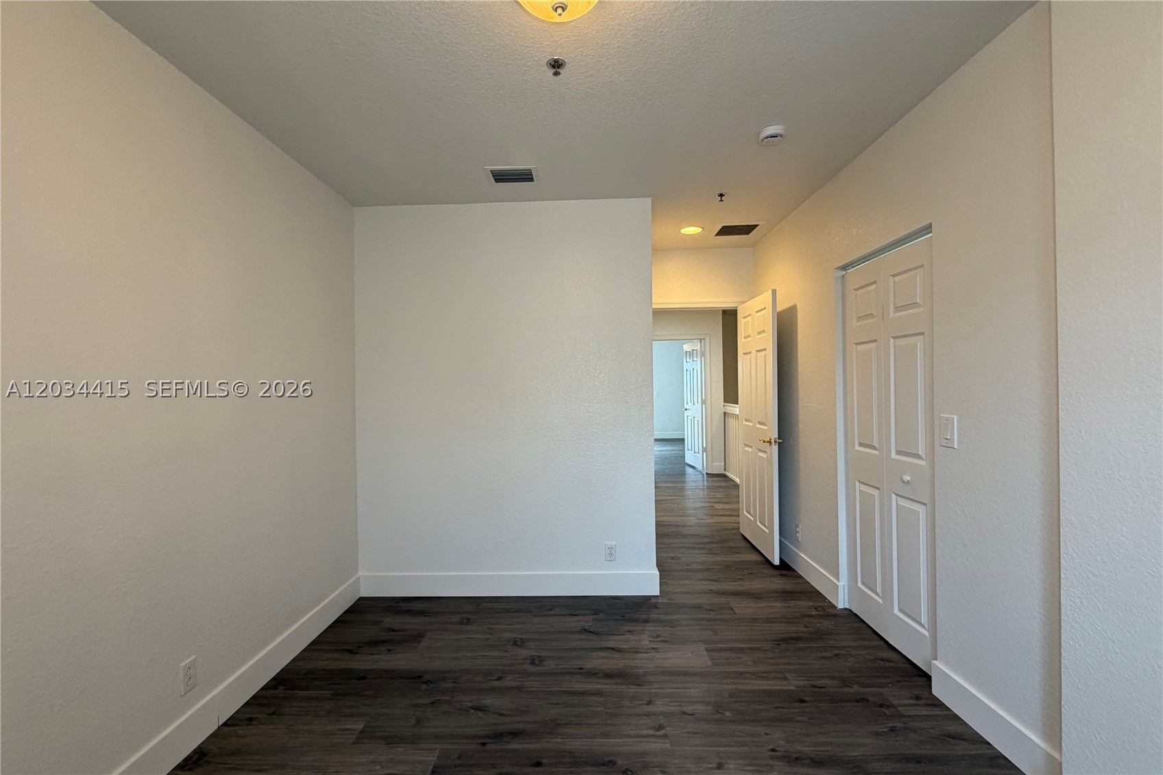 COUNTRY WESTERN STORE - Residential