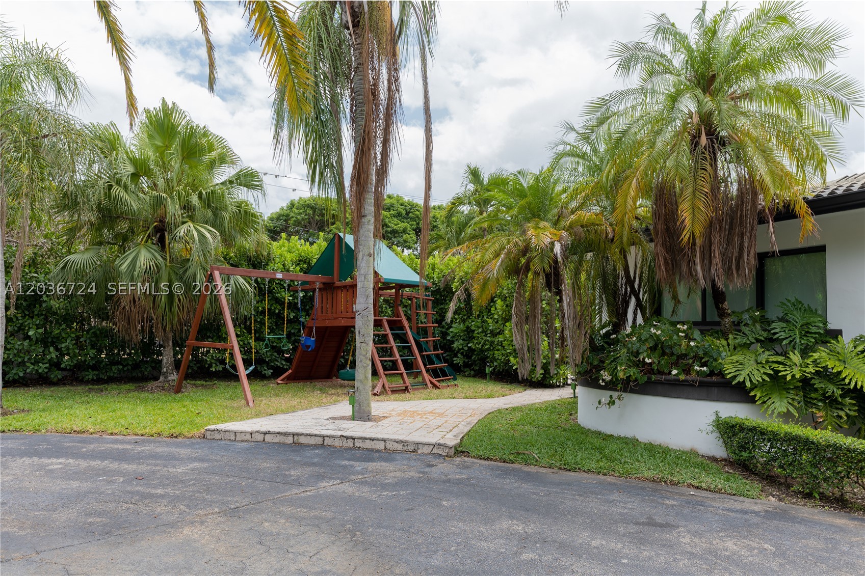 SALVADOR ESTATES - Residential Lease
