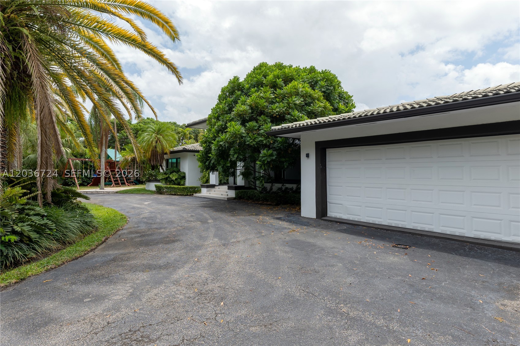 SALVADOR ESTATES - Residential Lease