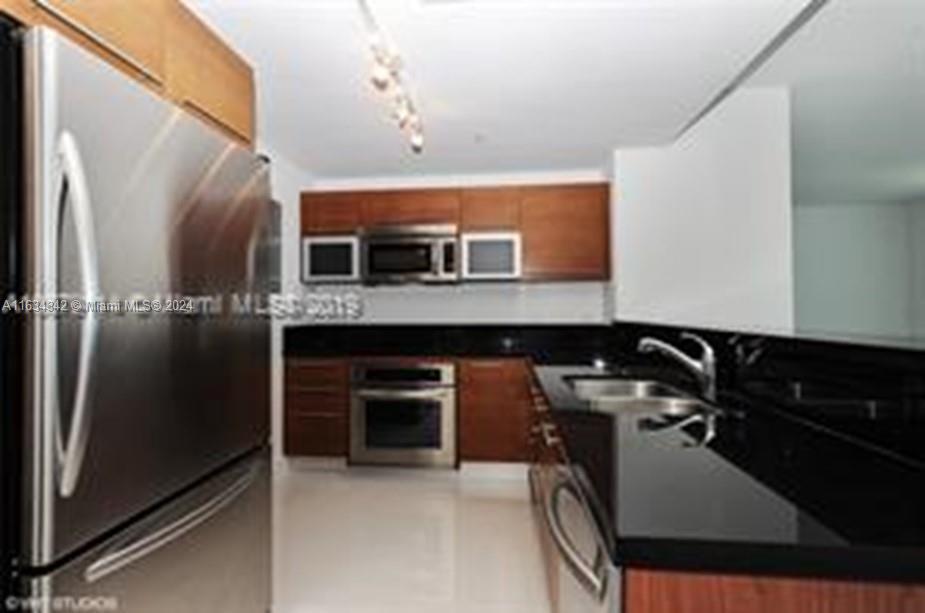VIZCAYNE NORTH CONDO - Residential Lease