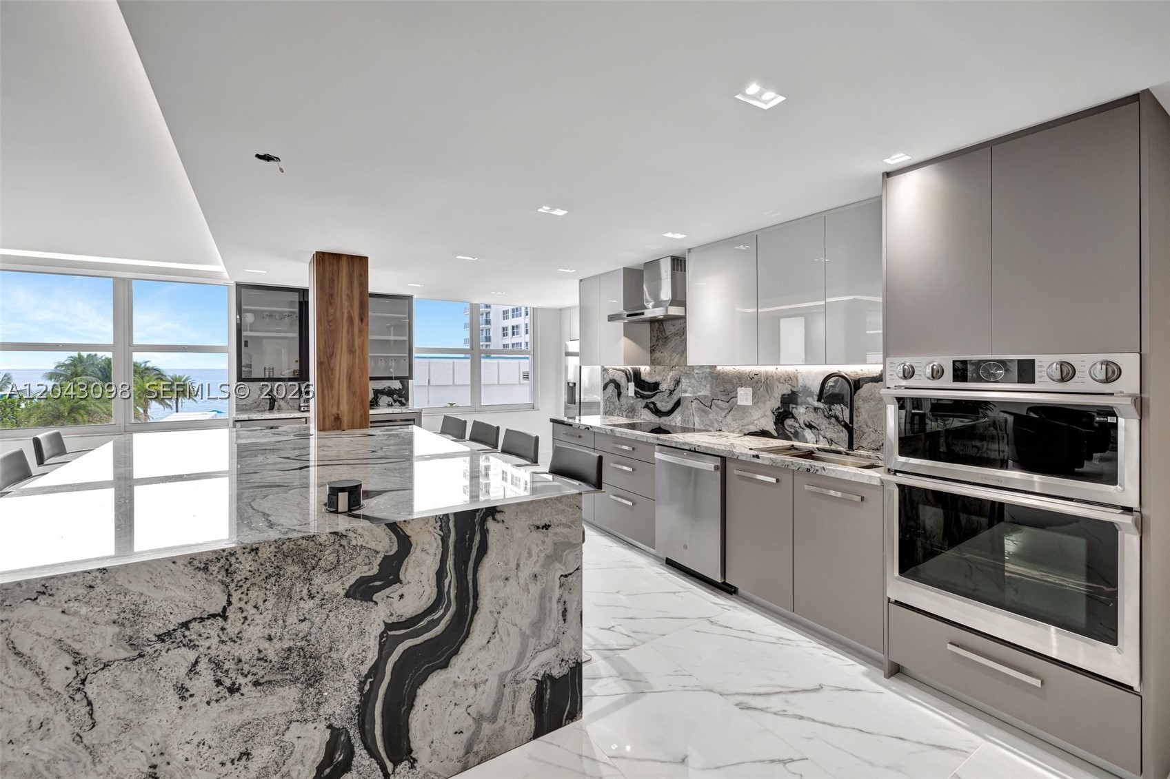 AQUARIUS CONDO - Residential