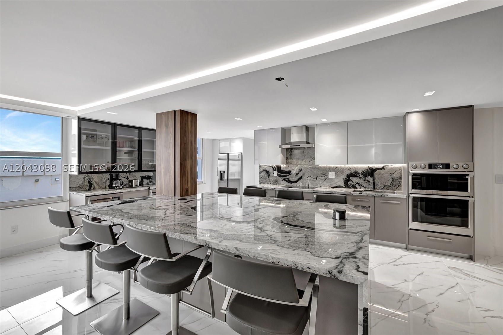 AQUARIUS CONDO - Residential
