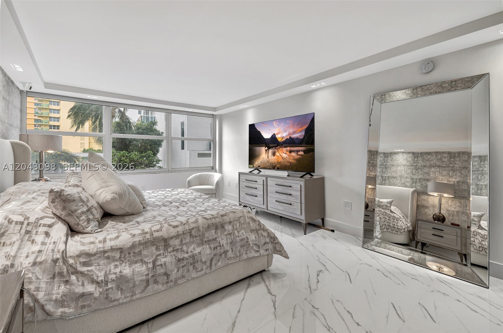 AQUARIUS CONDO - Residential