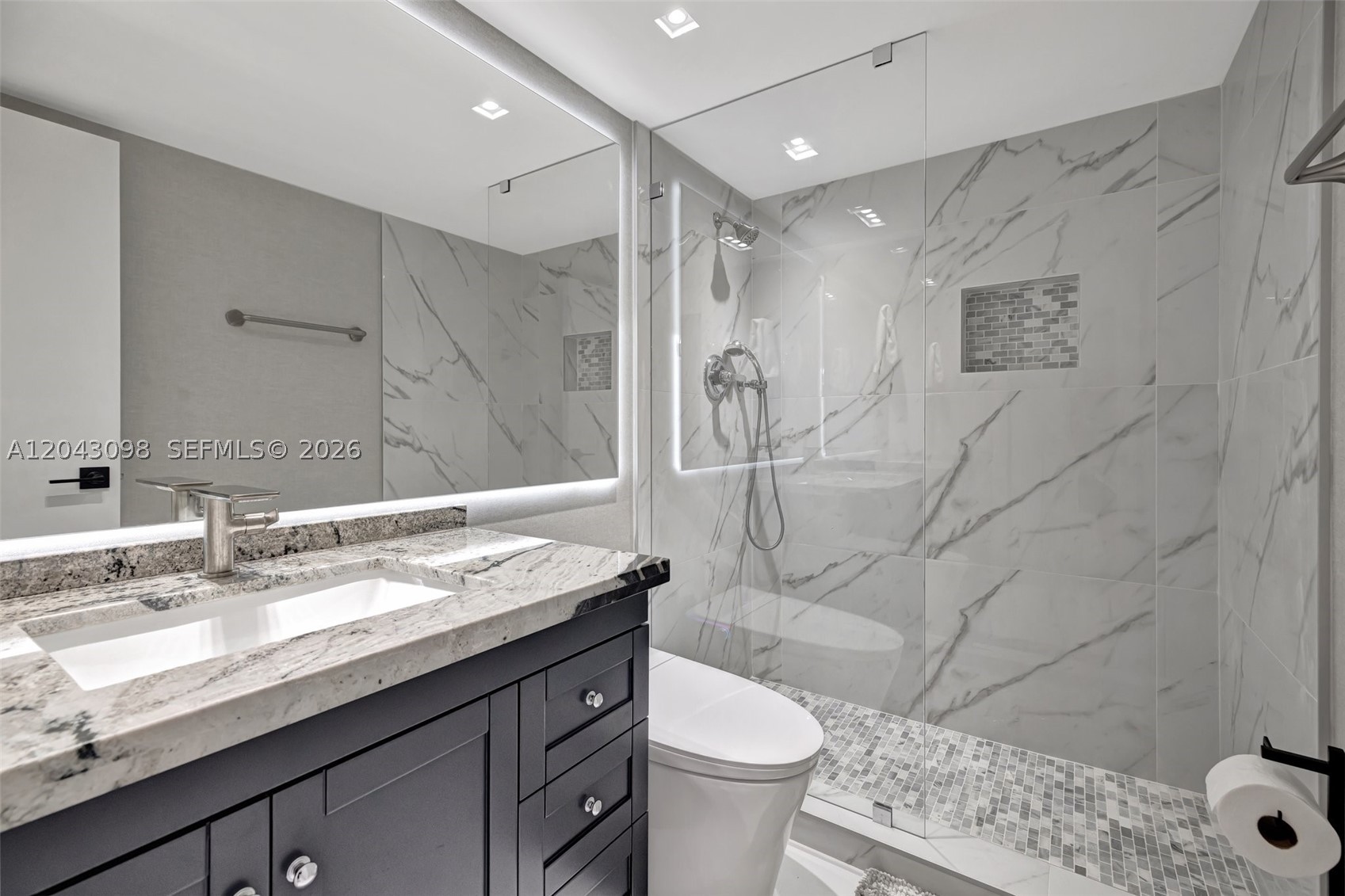 AQUARIUS CONDO - Residential