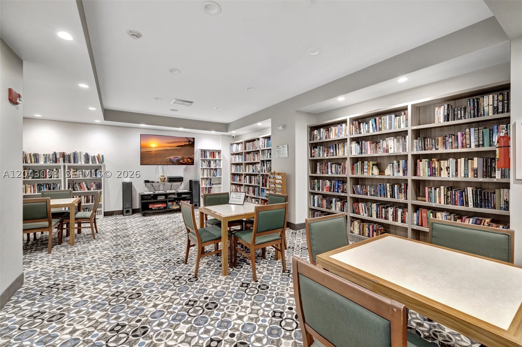 AQUARIUS CONDO - Residential