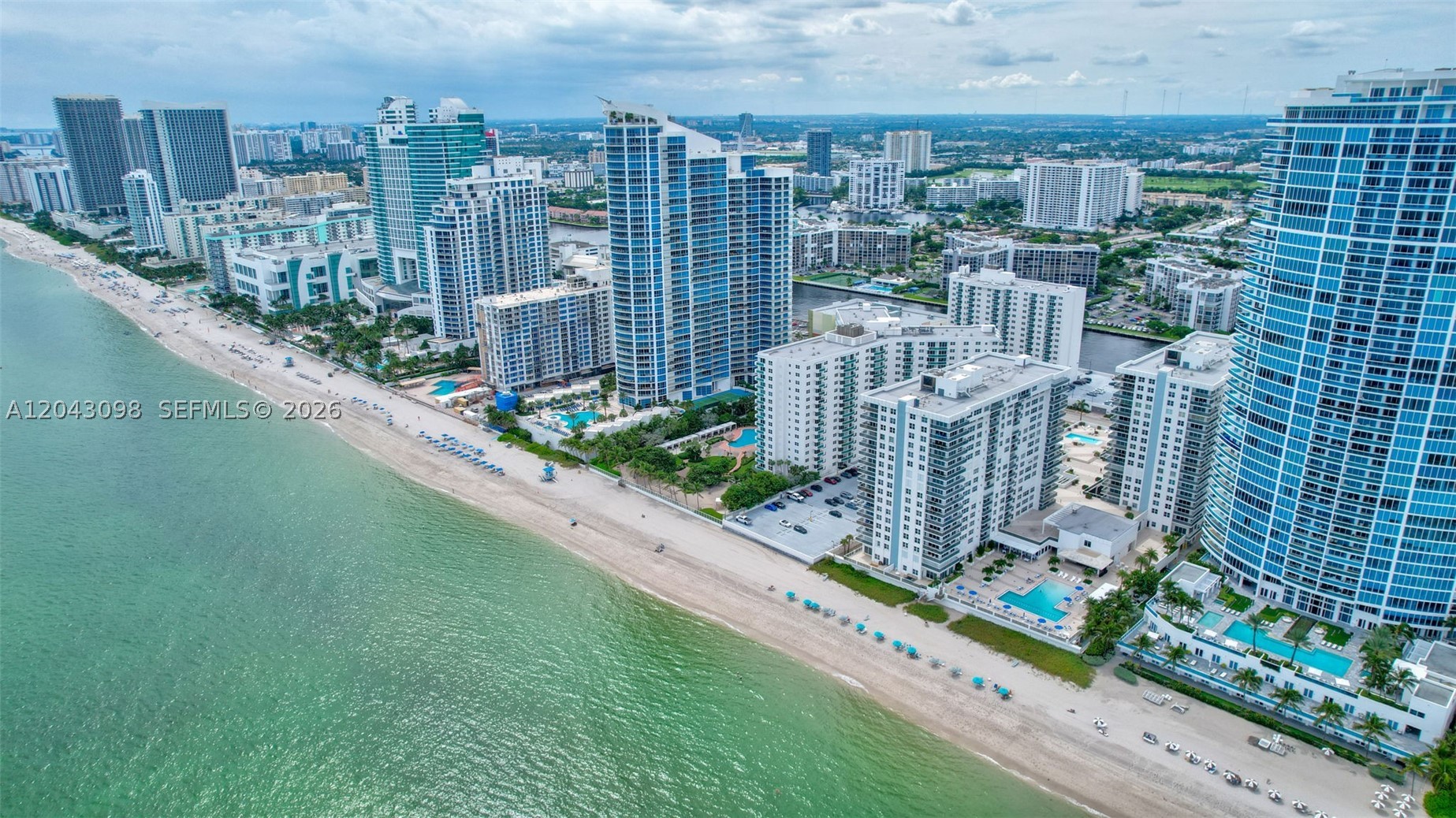 AQUARIUS CONDO - Residential