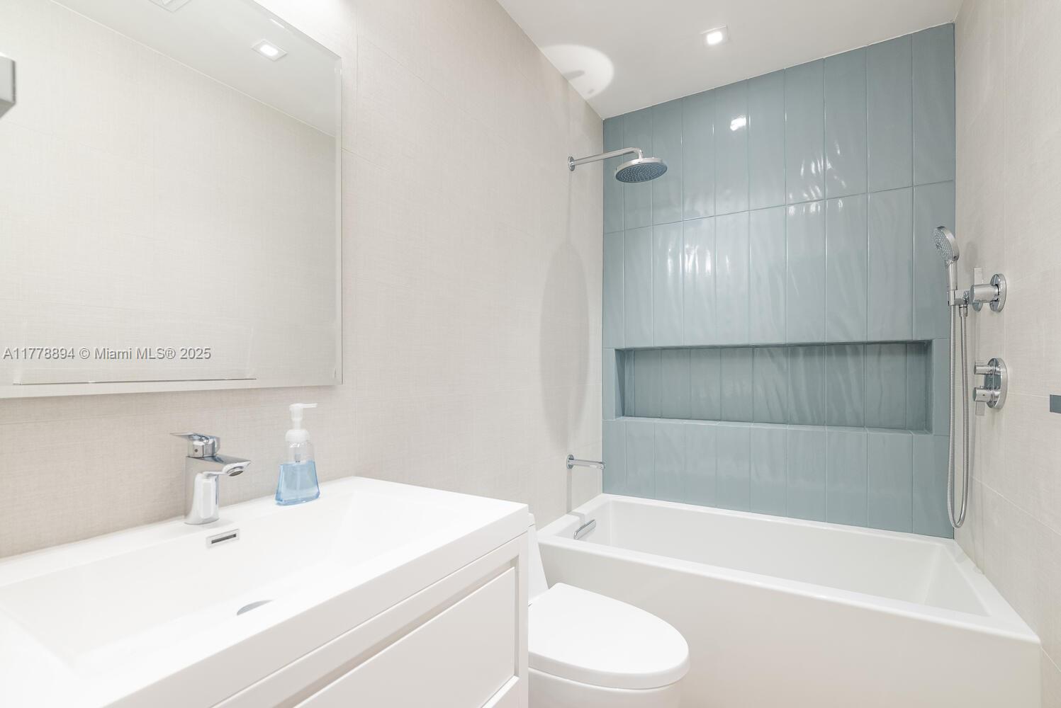 HARWOOD HEIGHTS - Residential Lease