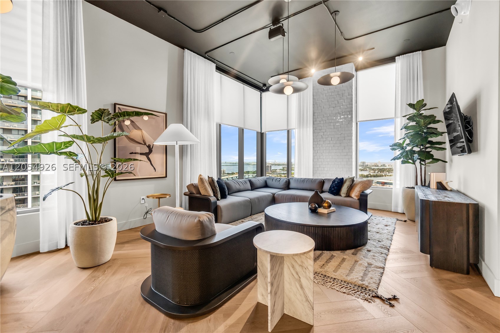 501 First Residence - Residential