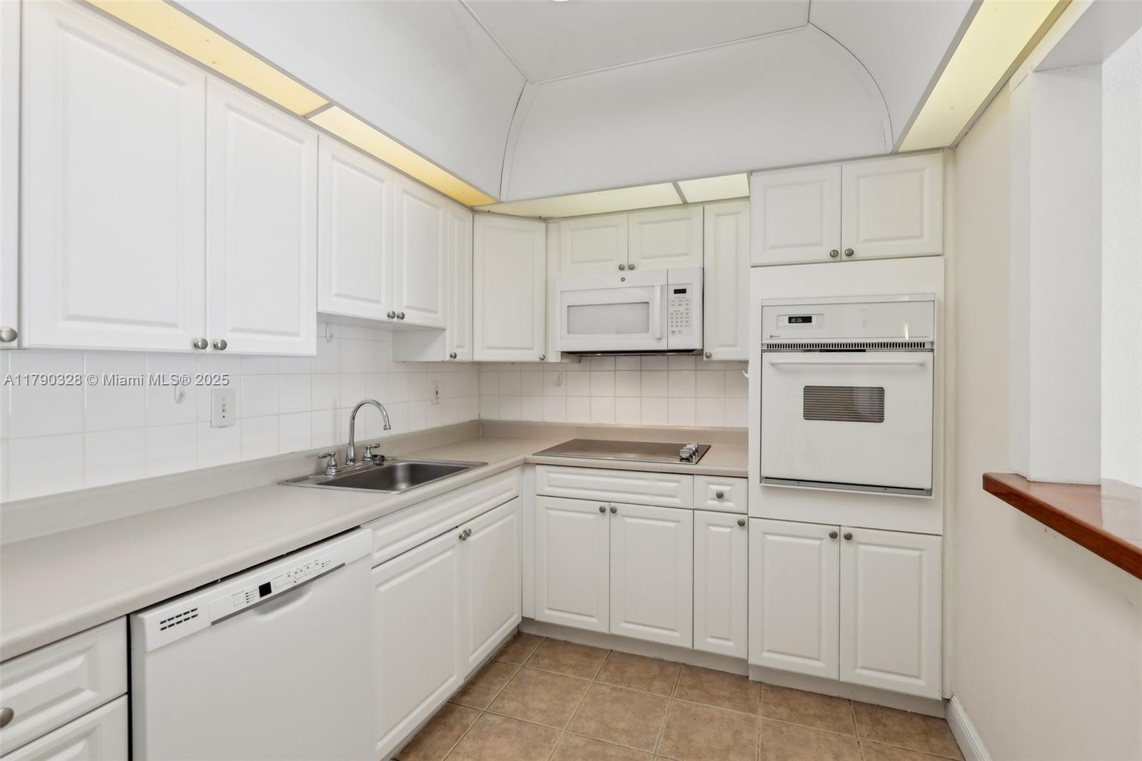 OCEANVIEW BUILDING A COND - Residential Lease
