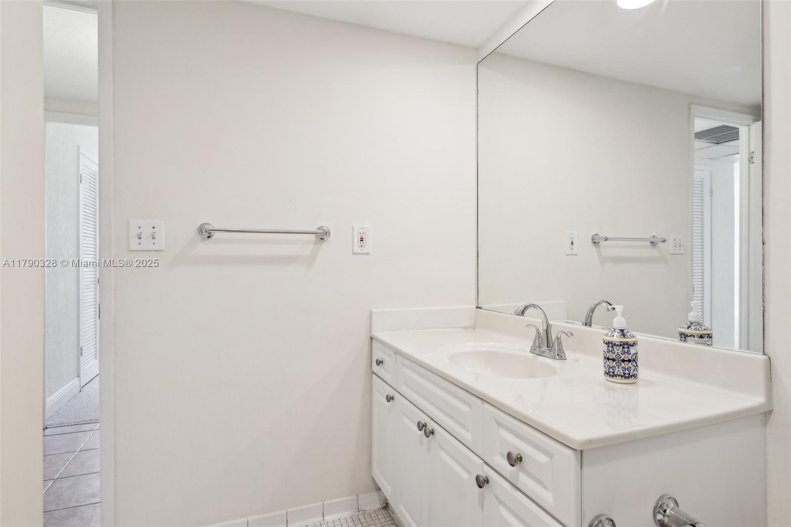OCEANVIEW BUILDING A COND - Residential Lease