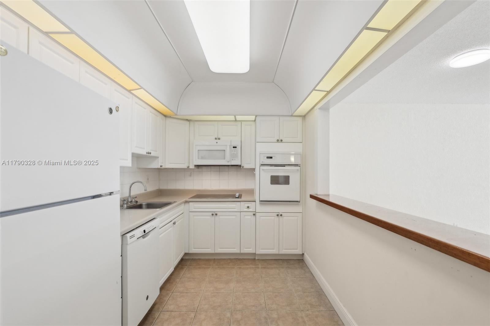 OCEANVIEW BUILDING A COND - Residential Lease