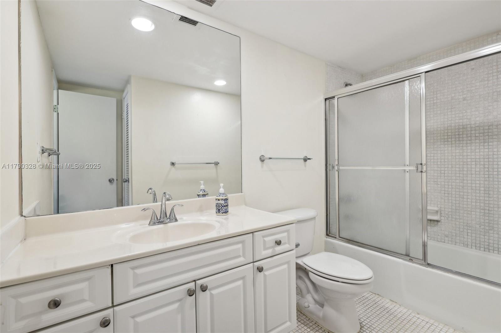 OCEANVIEW BUILDING A COND - Residential Lease