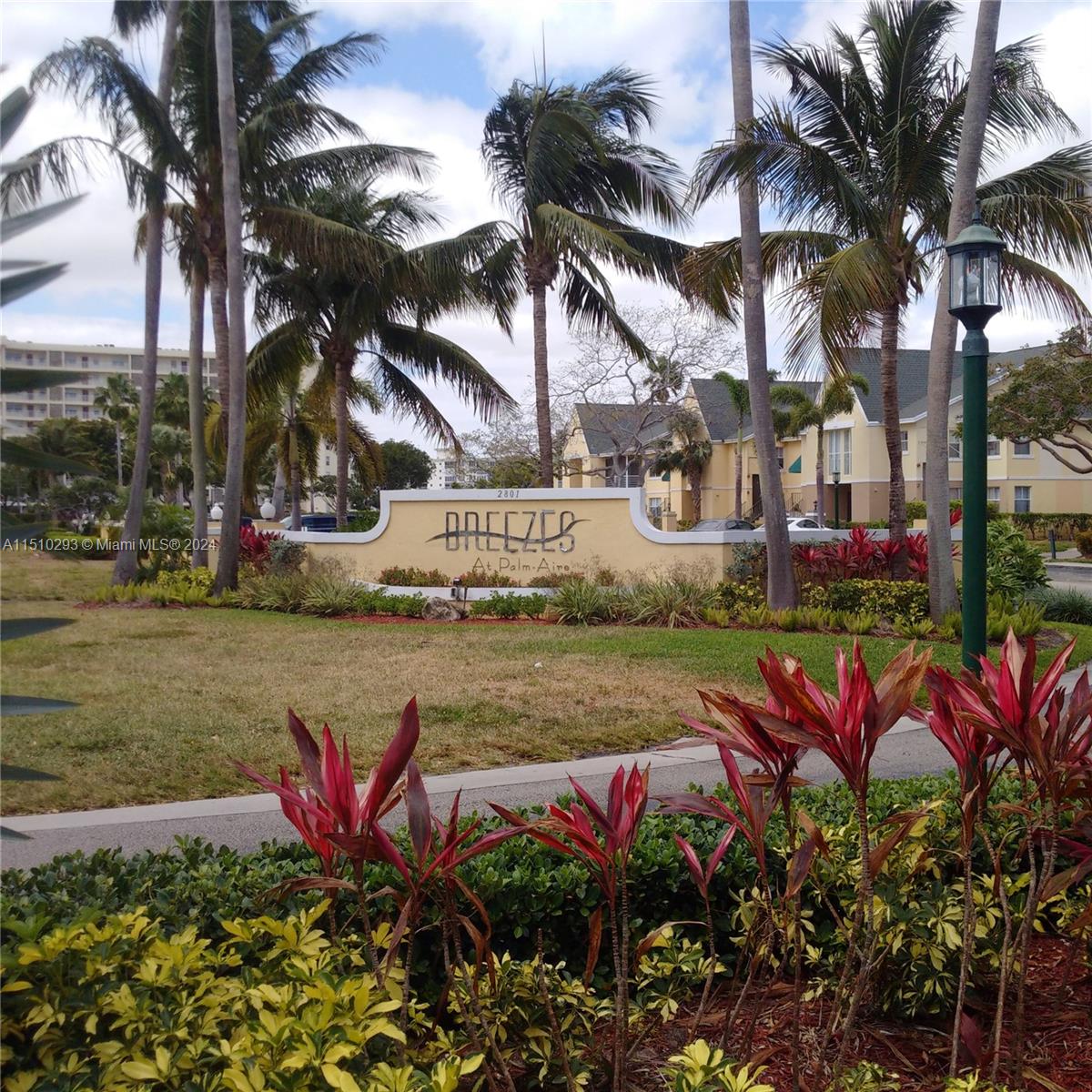 BREEZES AT PALM AIRE