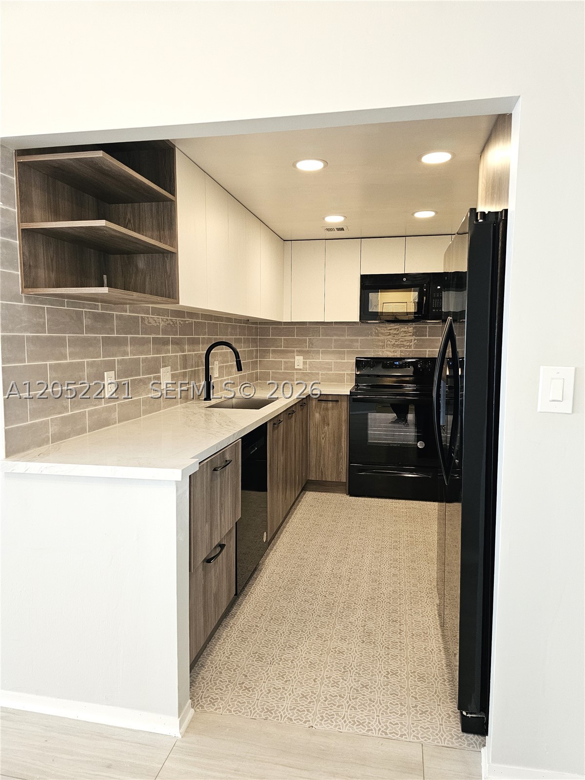 HEMISPHERES CONDO - Residential Lease