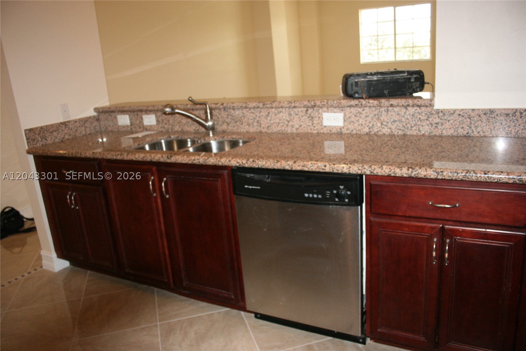GRANADA GRAND CONDO - Residential Lease