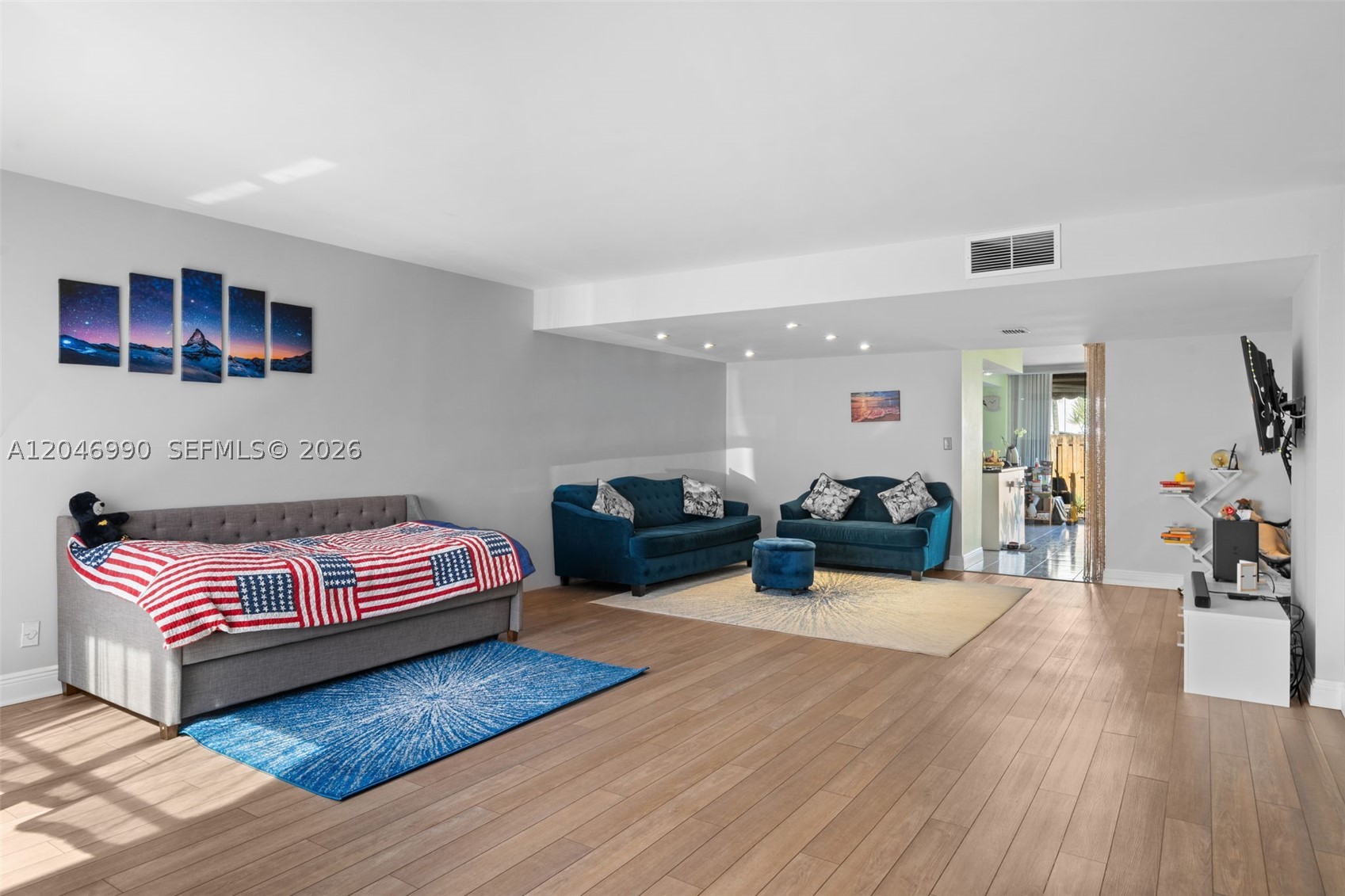 TOWNHOUSES OF VENETIAN PA - Residential