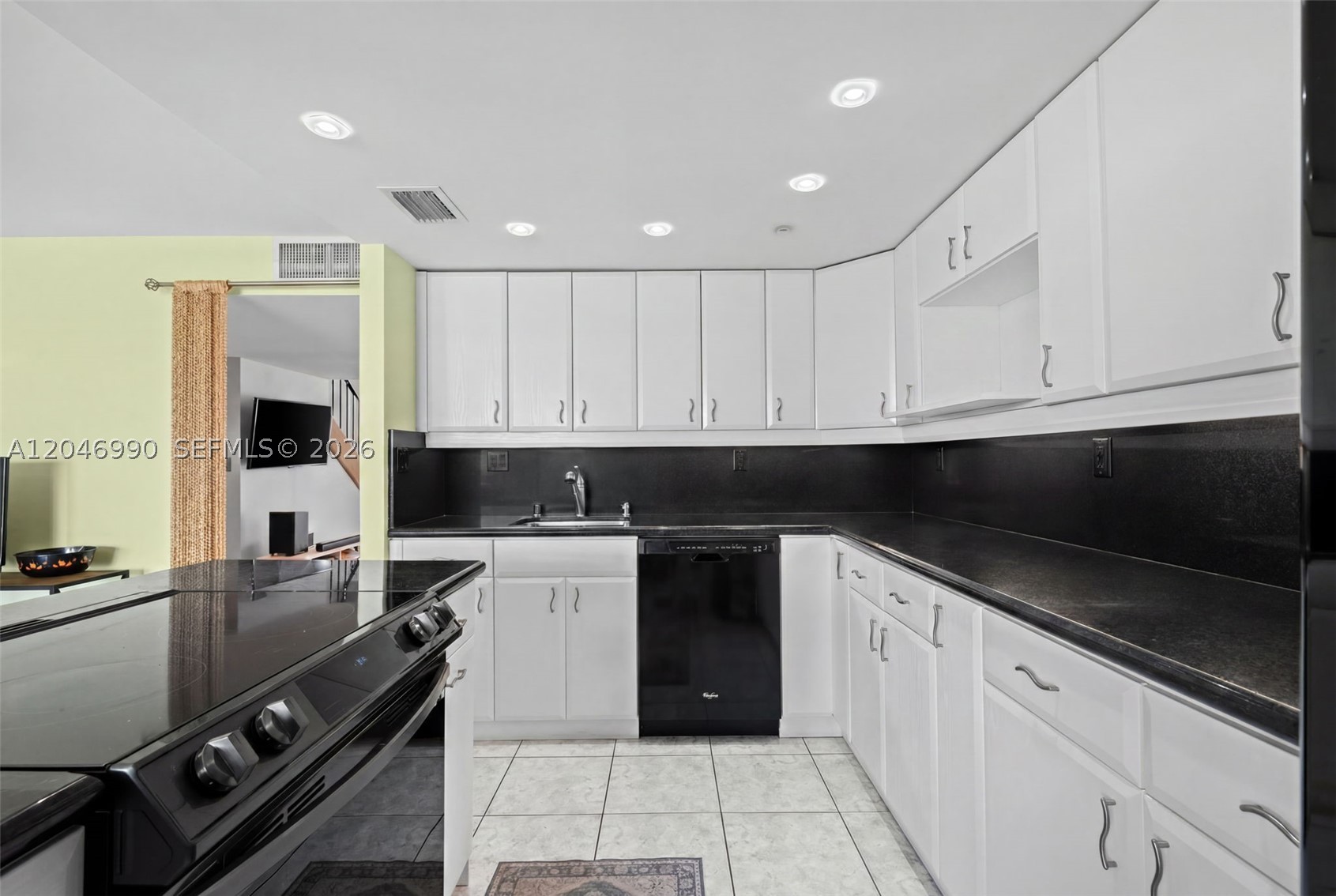 TOWNHOUSES OF VENETIAN PA - Residential