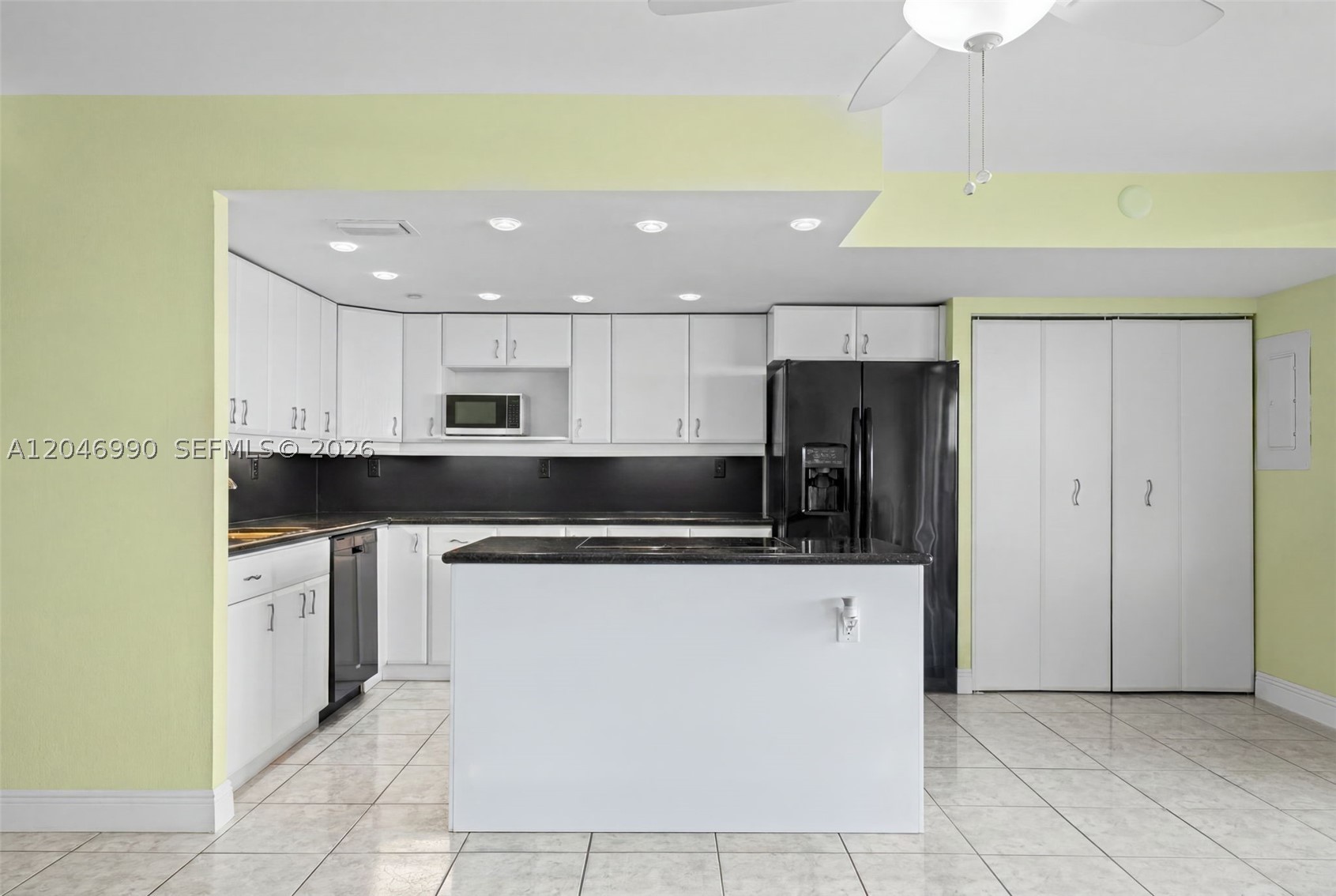 TOWNHOUSES OF VENETIAN PA - Residential