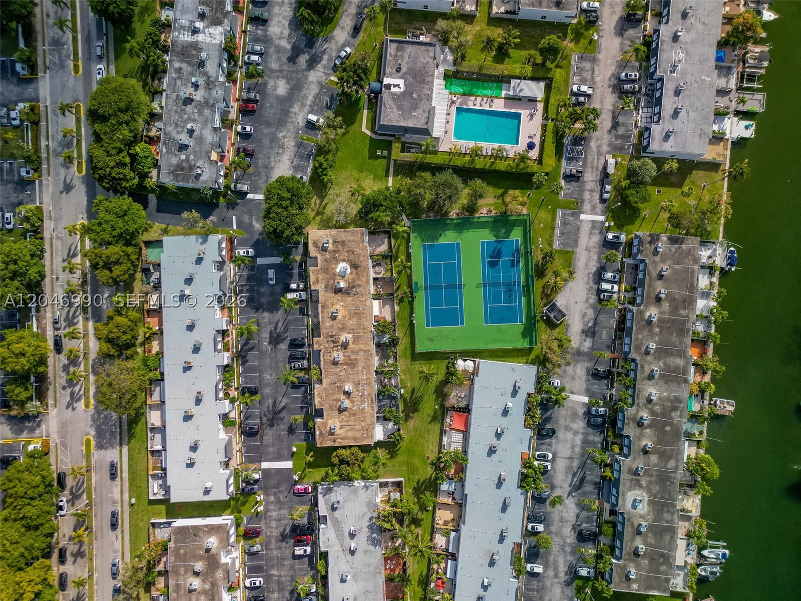 TOWNHOUSES OF VENETIAN PA - Residential