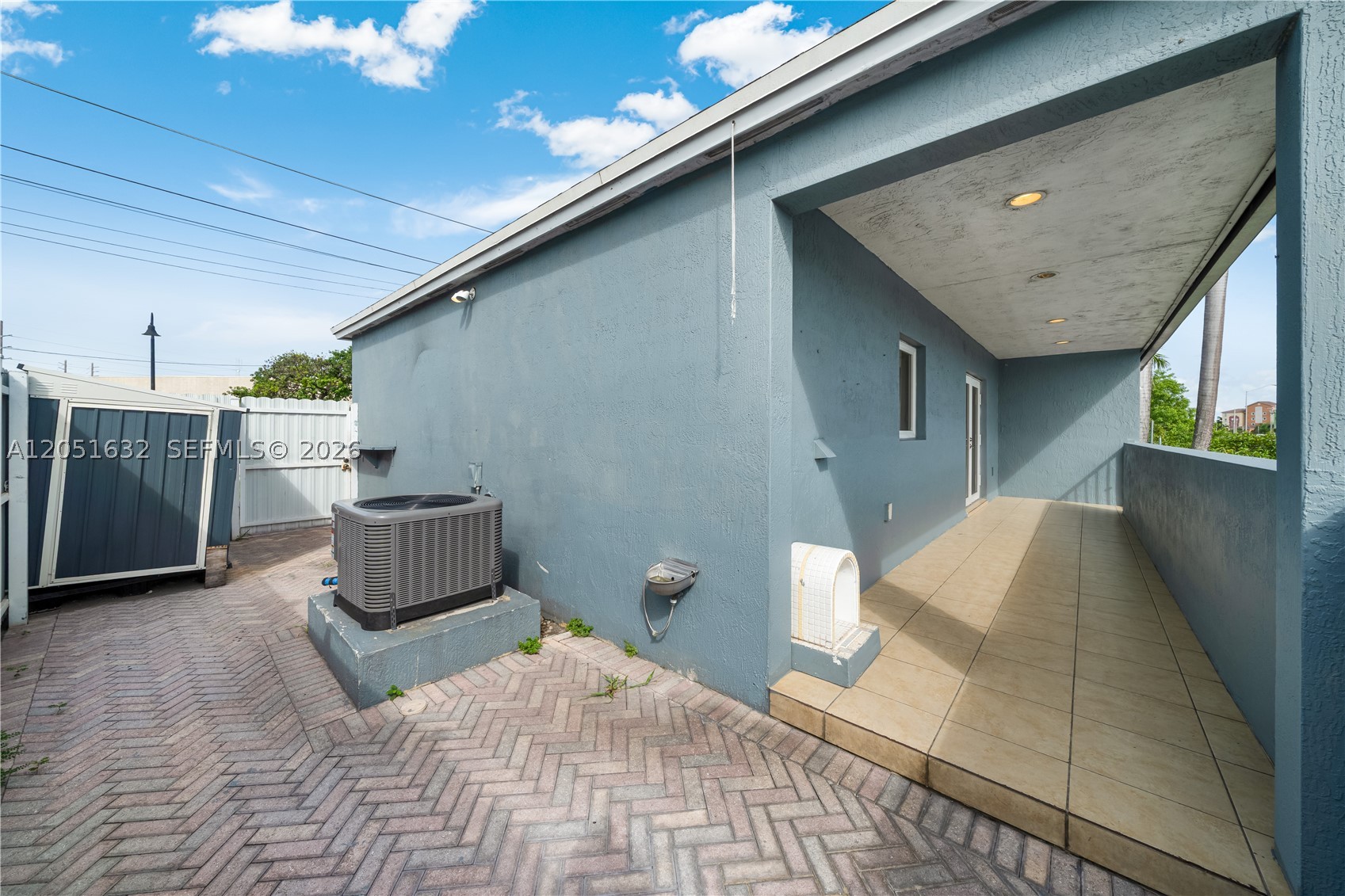 11 53 40 FLA FRUIT LAND C - Residential Lease