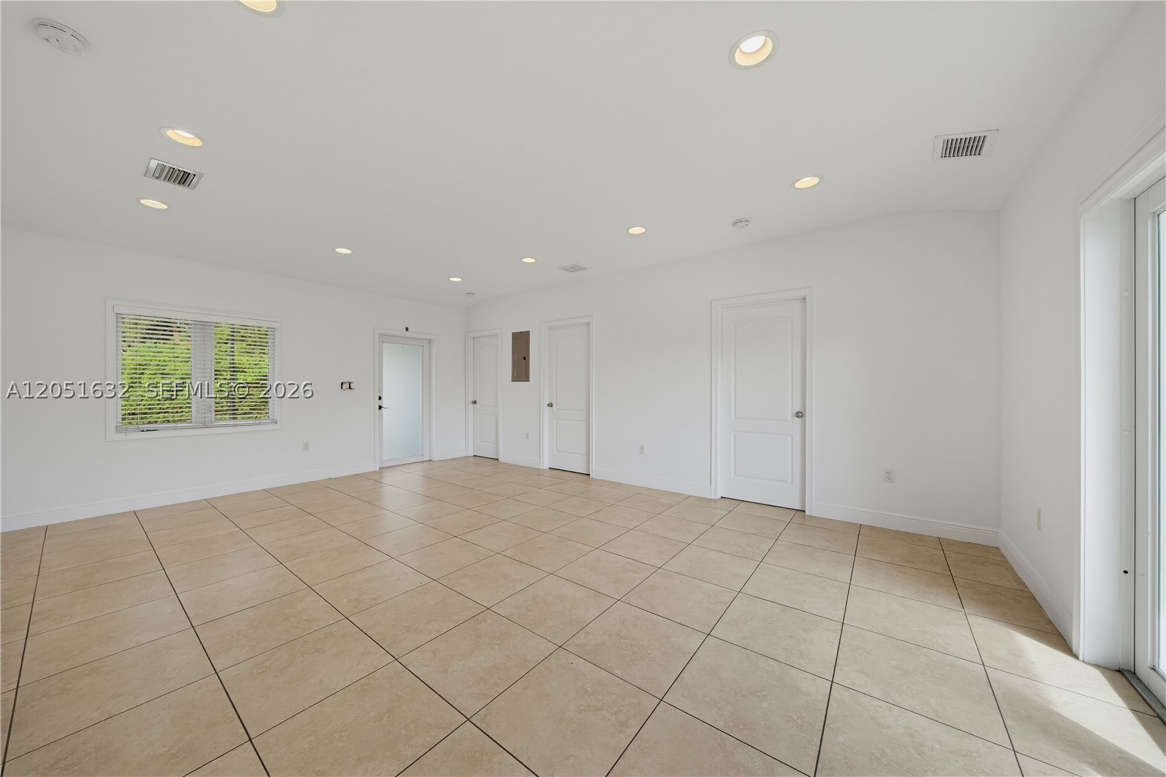 11 53 40 FLA FRUIT LAND C - Residential Lease
