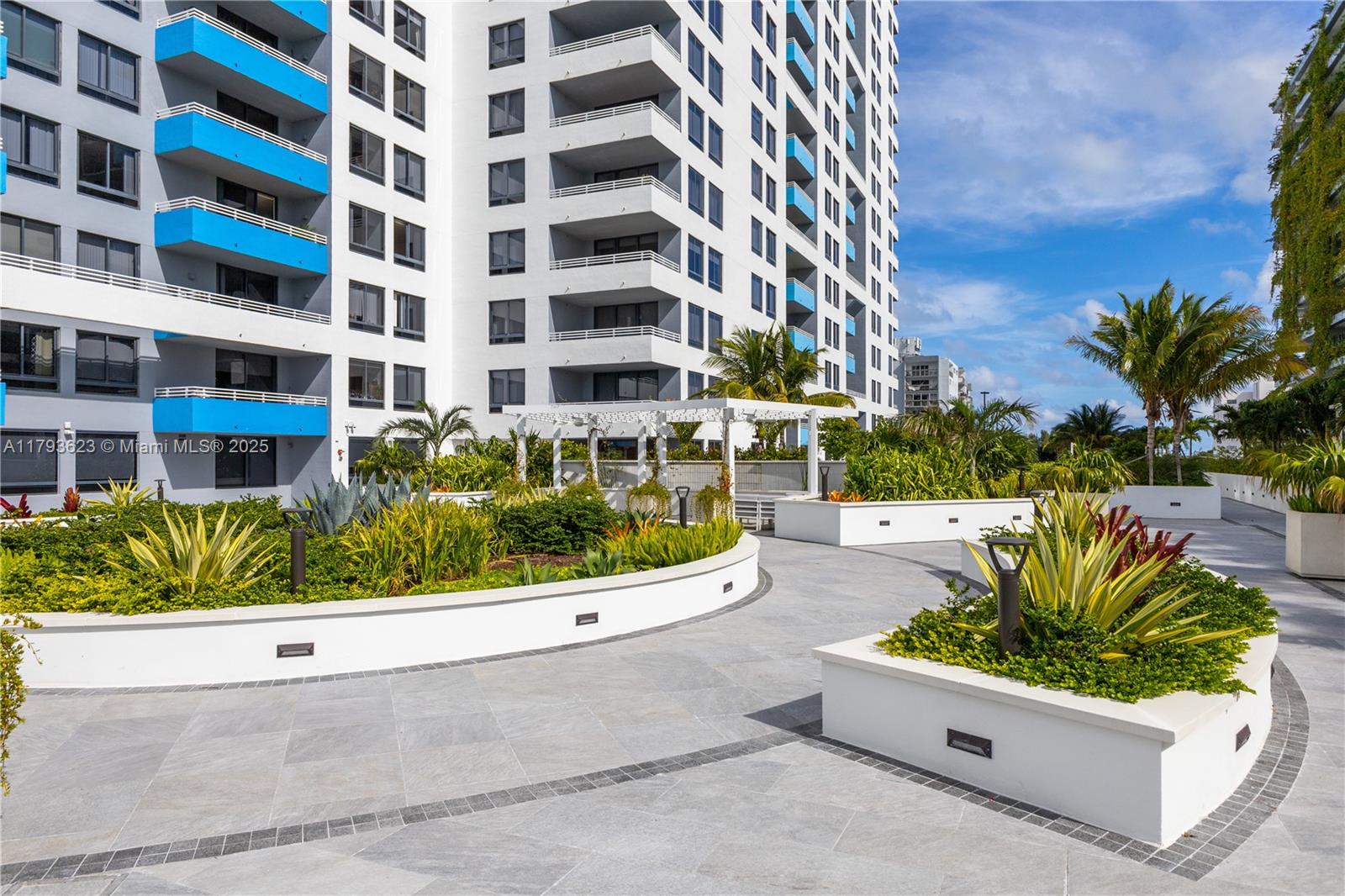 THE WAVERLY AT SOUTH BEAC - Residential