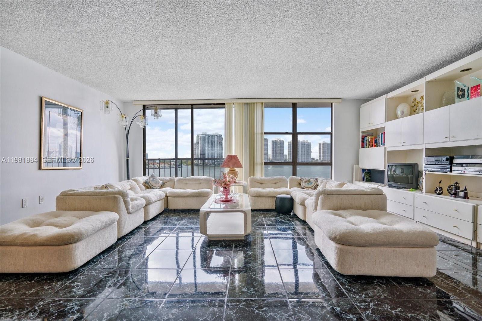 FAIRVIEW HOUSE CONDO - Residential