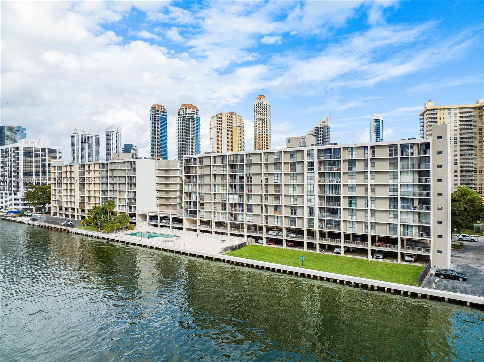 FAIRVIEW HOUSE CONDO - Residential
