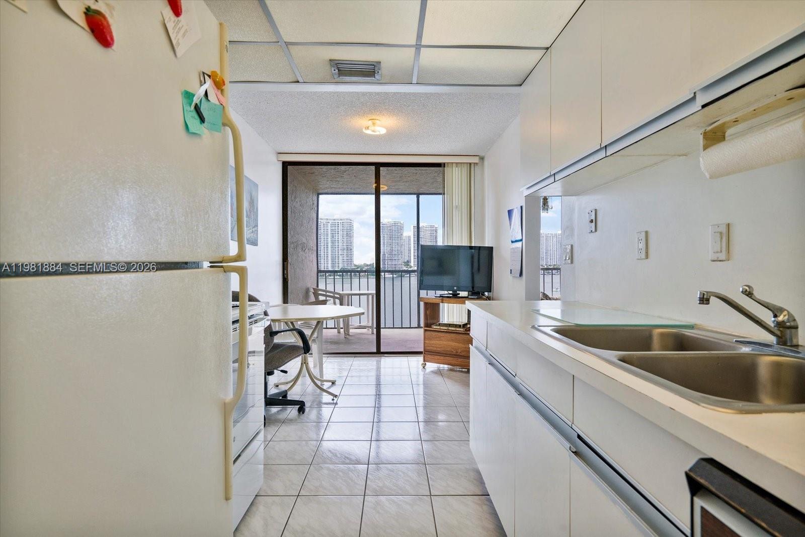 FAIRVIEW HOUSE CONDO - Residential