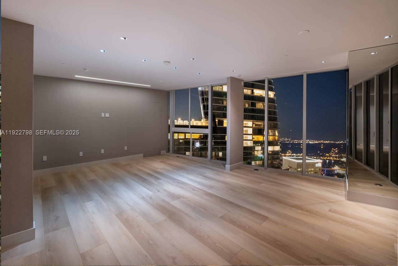ICONBRICKELL CONDO NO 1 - Residential
