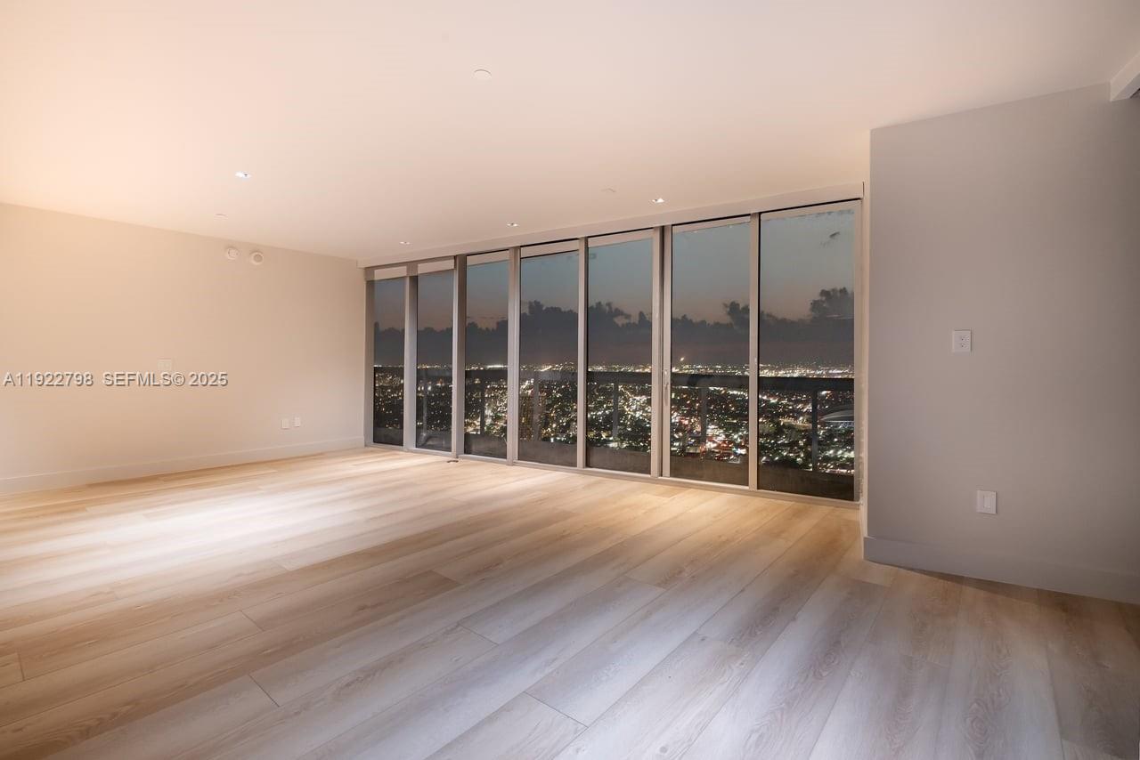 ICONBRICKELL CONDO NO 1 - Residential