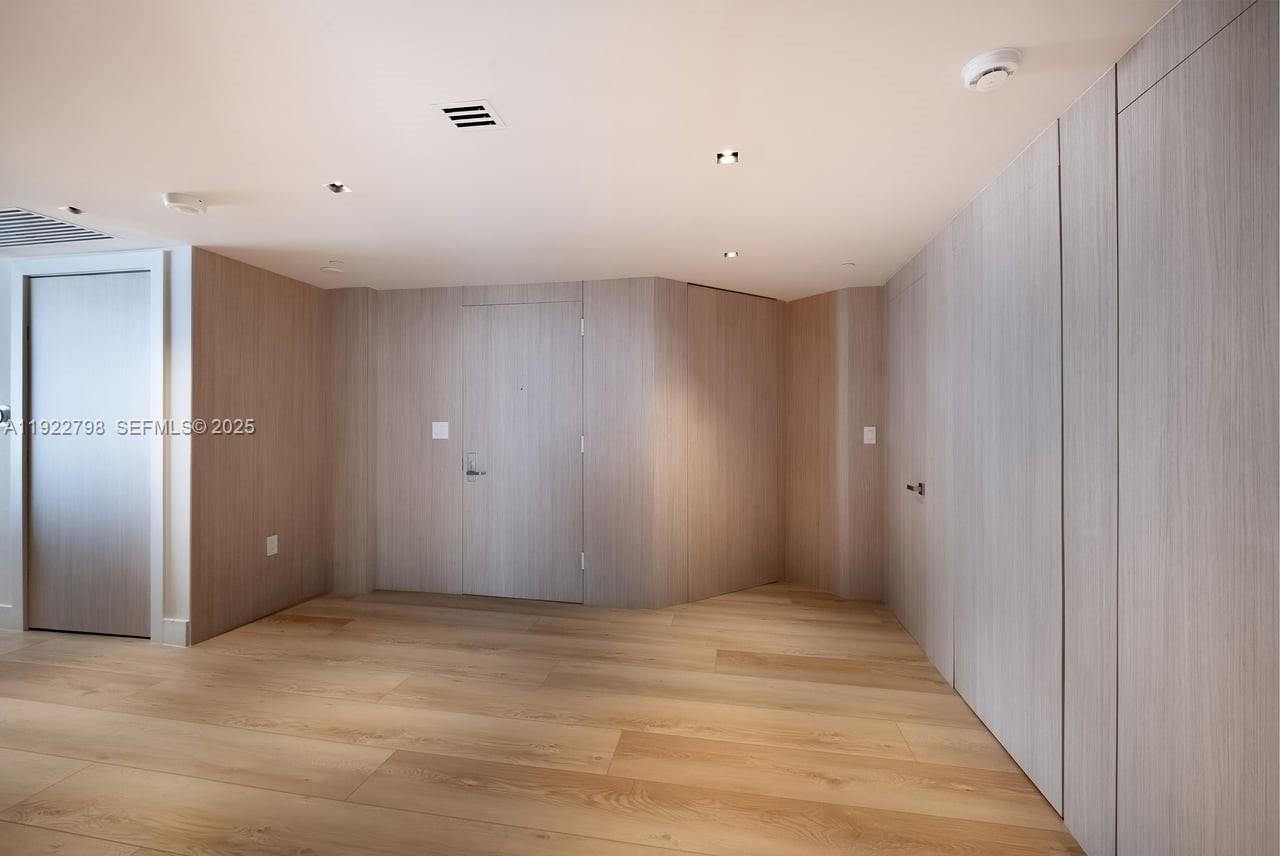 ICONBRICKELL CONDO NO 1 - Residential